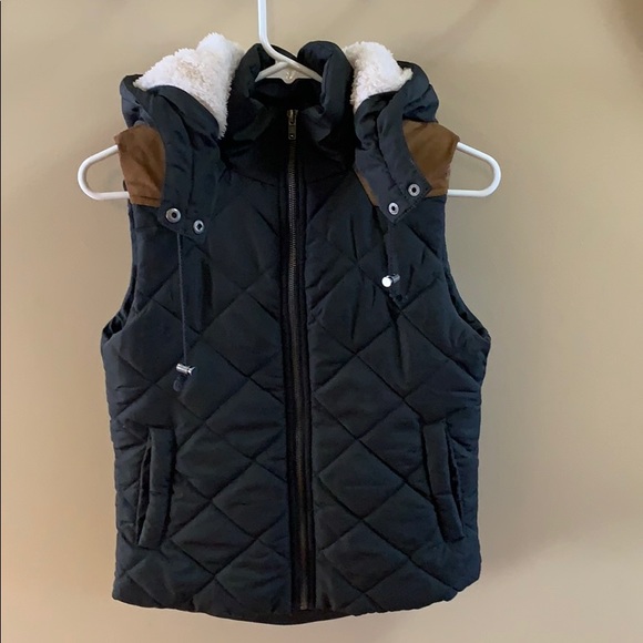 Jackets & Blazers - Black quilted, hooded vest w/ fake suede shoulders